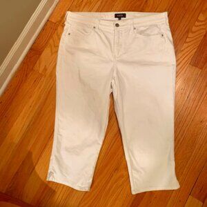 *HP* NYDJ white capri jeans